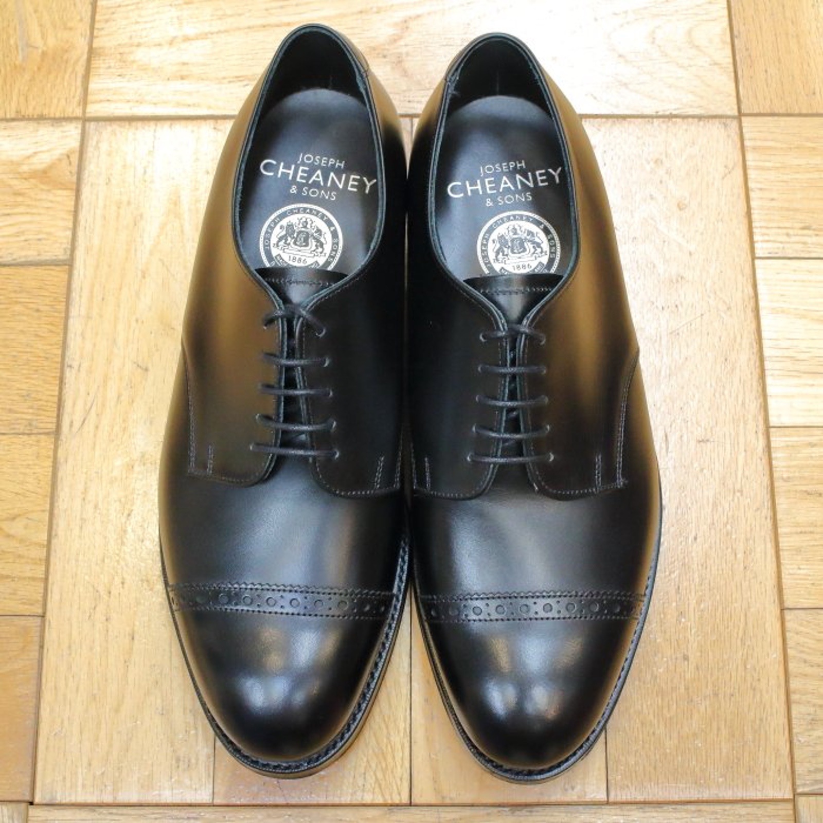 CHEANEY チーニー　外羽根　パンチドキャップトゥ　UK 6.5