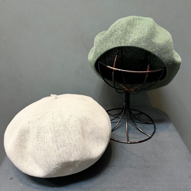 .
【NEW ARRIVAL】

#ca4la
#カシラ

▫️beret

1・2P
color.green/white

¥6,600(tax in)

ベレー帽の代表的なスタイルともいえる、天井にちょこんとついたチョボが可愛らしいデザイン。
麻混生地に熱で固まるサーモ糸を混ぜ、ソフトな手触りながらもクタッとならずにフォルムをキープ。
シルエットは大きすぎず小さすぎず、男女兼用の仕上がり。
一つは持っておきたい、CA4LAロングセラーアイテムです。

3・4P
red/beige/black

¥6,380(tax in) redのみ
¥7,480(tax in)

ボリュームを抑え、小振りなシルエットに仕上げたCA4LAロングセラーアイテム。
ベースの綿麻生地に熱で固まるサーモ糸を混ぜ、柔らかくもしっかりとシルエットをキープする程よいハリのある質感に。
軽いタッチで見た目も涼しく、通気性が良いので春夏シーズンにピッタリです。

5・6P

color.gray/orange

¥6,600(tax in)

綿糸に熱で固まるサーモ糸を混ぜて製作した春夏仕様のスタイル。
天井のチョボさえも取り除いたシンプルなデザインは、ほんのりと大人の雰囲気が漂います。
サイズ感はややゆったりとしており、男性はもちろん、少し大きめのシルエットがお好きな女性の方にもおすすめ。
スベリ裏にはサイズ調節アジャスターが入っているので、お好みのフィット感に調整が可能です。

Instagram DMからの郵送やお取り置きも
承っております☺︎
気になる商品がございましたら
お気軽にお問い合わせください。

【🎡🎈カラくじなし！ガラポン抽選会🎈🎡】
¥5,500以上お買い上げで1回ガラポンチャレンジ！！
🥇1等 20%OFF 券
🥈2等 10%OFF 券
🥉3等 5%OFF 券　etc...

【まつやまキャッシュレスポイント還元】
当店のお買い物をマチペイで決済して頂くと
最大25%ポイント還元！！
上限 2500ポイント/回　2500ポイント/月
2024.3/1〜6/30 ※予算達成次第終了

プレミアム付き商品券 利用可能店

営業時間 
10:30-18:30
水曜定休日

#愛媛#松山#大街道#ehime#matsuyama#セレクトショップ#松山セレクトショップ#愛媛セレクトショップ#セレクトショップ松山#fudge#fudge部#lalabegin#cluel#今日のコーデ #大人コーデ#今日の服#blessofbless#ブレスオブブレス#outfit#ファッションコーデ#松山子供服#こどもふく#ootd#bless24ss