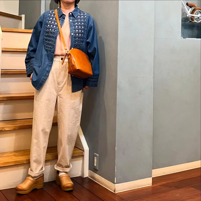 .
【NEW ARRIVAL】

▫️shirt #douxbleu 

color.denim

¥18,480( tax in)

▫️tee #kelen

color.salomon pink/charcoal

¥7,150( tax in)

▫️pants #yarra

color.kinari/denim

¥14,080( tax in)

スタッフ157cm

📦WEB STORE OPEN🚚
春物続々入荷中🌸
セールアイテムは再値下げ！！
blessofbless.lifeの
プロフィールのURLからチェック📱

営業時間 
10:30-18:30
水曜定休日

#愛媛#松山#大街道#ehime#matsuyama#セレクトショップ#松山セレクトショップ#愛媛セレクトショップ#セレクトショップ松山#fudge#fudge部#lalabegin#cluel#今日のコーデ #大人コーデ#今日の服#blessofbless#ブレスオブブレス#outfit#ファッションコーデ#松山子供服#こどもふく#ootd#bless25ss#ドゥーブルー#ケレン#ヤラ