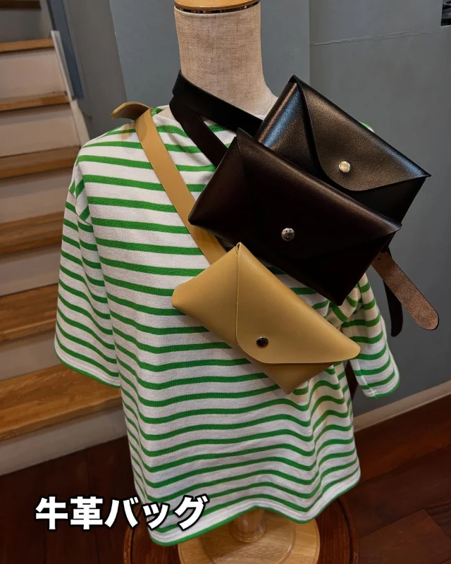 牛革のバッグはベルトの長さ調整可能です。カゴバッグはクロス編みになってたり、リネンのいい雰囲気出てたり、夏に向けてお出かけしたくなりますよ♪
