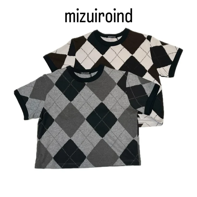 .
【NEW ARRIVAL】

#mizuiroind
#ミズイロインド

▫️t-shirt

color.brown/gray

¥10,780(tax in)

コットン100%のアーガイルプリントTシャツ。
シンプルなシルエットはボトムも合わせやすく
スカートからパンツスタイルまで
幅広いコーディネートを楽しめる万能アイテム🍂
一枚で着るのはもちろん、ジャケットや
カーディガンを合わせるのも◎

▫️skirt

color.
🆕gray/s.pink/
charcoal gray/black

¥16,940(tax in)

mizuiro ind人気&定番ボリュームフレアスカート！！
コットンローンを使用し
裾にかけボリューム感があり
女性らしいフレアラインが魅力の1枚👠
同色の裏地が付いているので
透け感も気にせず穿いていただけます🙌
コットン素材なのでオールシーズン活躍します！！

スタッフ154cm

営業時間 
10:30-18:30
水曜定休日

#愛媛#松山#大街道#ehime#matsuyama#セレクトショップ#松山セレクトショップ#愛媛セレクトショップ#セレクトショップ松山#fudge#fudge部#lalabegin#cluel#今日のコーデ #大人コーデ#今日の服#blessofbless#ブレスオブブレス#outfit#ファッションコーデ#ootd#bless25ss