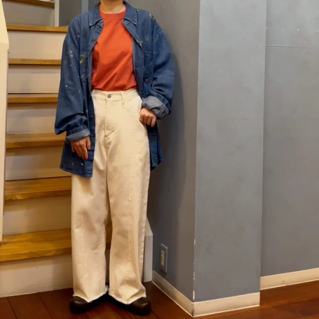 .
【NEW ARRIVAL】

▫️shirt #rebearbyjohnbull 

color.denim

¥24,200(tax in)

ヴィンテージのデニムシャツをリメイクしたアイテム。
複数色のペイントを施し遊び心あるシャツに👔☝️

▫️tee #bluelakemarket 

color.
coral pink/ivory/heather gray/navy/black

¥6,930(tax in)

毎シーズン人気のラグラン七分袖TEE！！
秋らしいカラーを含めた5色展開です🍂

▫️pants #kelen

color.natural/lt blue

¥18,920(tax in)

フロントとバックに切り替えを入れ、
フリンジを施した新しいデザインのデニムパンツ🧞‍♂️
10.2ozのちょうど良い柔らかさと厚みなので、シーズンレスに着られるのも嬉しいポイント🫶🏻

スタッフ154cm

📦WEB STORE OPEN🚚
blessofbless.lifeの
プロフィールのURLからチェック📱

営業時間 
10:30-18:30
水曜定休日

#愛媛#松山#大街道#ehime#matsuyama#セレクトショップ#松山セレクトショップ#愛媛セレクトショップ#セレクトショップ松山#fudge#fudge部#lalabegin#cluel#今日のコーデ #大人コーデ#今日の服#blessofbless#ブレスオブブレス#outfit#ファッションコーデ#ootd#bless25aw#ジョンブル#ブルーレイクマーケット#ケレン