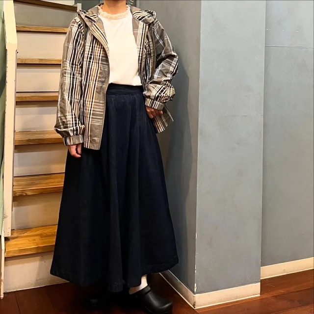 .
【NEW ARRIVAL】

▫️outer #kelen

color.beige

¥20,900(tax in)

フード付きドロストリングジャケット🧥🩶
ハリ感がありつつ軽い素材感で
後ろにはフレアを入れたデザインがポイント👌

▫️inner #lueuf

color.white/black

¥10,450(tax in)

デイリーに活躍する綿の柔らかなカットソーに
襟のシフォンフリルが特別感をプラス🫶🏻
カーディガンやベストの重ね着にも映え、
コーデの幅を広げてくれます🫧

▫️skirt #kelen

color.natural/one wash

¥17,390(tax in)

ケレンで人気のデニムスカート。
ウエストにはたっぷりとタックを施し
裾にむかってゆったりと広がるAラインシルエット💃
アジャストゴムを備えているので
サイズ調整が可能◎

スタッフ154cm

📦WEB STORE OPEN🚚
blessofbless.lifeの
プロフィールのURLからチェック📱

営業時間 
10:30-18:30
水曜定休日

#愛媛#松山#大街道#ehime#matsuyama#セレクトショップ#松山セレクトショップ#愛媛セレクトショップ#セレクトショップ松山#fudge#fudge部#lalabegin#cluel#今日のコーデ #大人コーデ#今日の服#blessofbless#ブレスオブブレス#outfit#ファッションコーデ#ootd#bless25aw#ケレン#ルフ