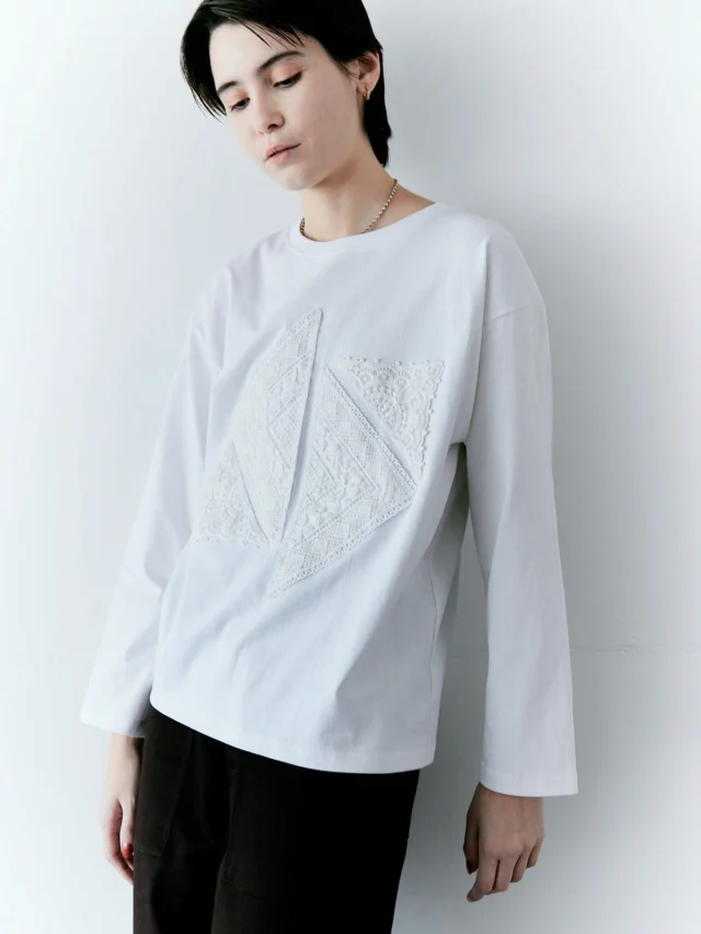 .
【NEW ARRIVAL】

#douxblue

▫️クロシェレース パッチワークプルオーバー

color.off white/black

¥10,780(tax in)

クロッシェレースをバイアスにカットし
シアーな生地を重ねパッチワークしたカットプルオーバー👑
さらりとした肌触りのカットソー素材で着心地も◎
同色のレースなのでレイヤードしやすく
ベストやジャケットのインナーとしても
活躍する一枚です🫧

📦WEB STORE OPEN🚚
blessofbless.lifeの
プロフィールのURLからチェック📱
🌷初回ご購入限定🌷
¥1000割引クーポン配布【blesslife】

営業時間 
10:30-18:30
水曜定休日

#松山セレクトショップ
#blessofbless
#bless26ss