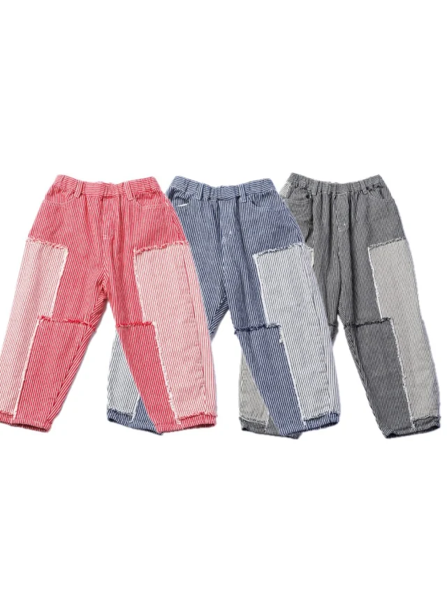 .
【NEW ARRIVAL】

#nunuforme

▫️ヒッコリーパッチワークパンツ

color.red/navy/black

size.2(163cm)

¥18,700(tax in)

ユニークでスタイリッシュな
ヒッコリーパッチワークパンツ🦕

右の異なる生地が絶妙にマッチした
パッチワークデザインが目を惹きます👀

フリンジが仕様がアクセントとなり
カジュアルながらも個性を演出🪄✨
リラックスしたシルエットで
デイリーにピッタリなアイテムです☝️

📦WEB STORE OPEN🚚
blessofbless.lifeの
プロフィールのURLからチェック📱
🌷初回ご購入限定🌷
¥1000割引クーポン配布【blesslife】

営業時間 
10:30-18:30
水曜定休日

#松山セレクトショップ
#blessofbless
#bless26ss