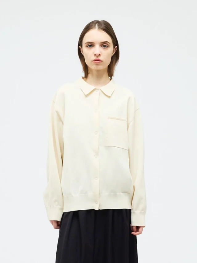 .
【NEW ARRIVAL】

#mizuiroind

▫️シャツカーディガン

color.ivory/light gray/black

¥14,960(tax in)

定番ポリエステルニットでデザインした
シャツカーディガン👔

ポロシャツデザインをニットで表現した
羽織りでも着れるゆったりアイテムです🫧

洗濯可能でイージーケアもポイント☝️

📦WEB STORE OPEN🚚
blessofbless.lifeの
プロフィールのURLからチェック📱
🌷初回ご購入限定🌷
¥1000割引クーポン配布【blesslife】

営業時間 
10:30-18:30
水曜定休日

#松山セレクトショップ
#blessofbless
#bless26ss
#ミズイロインド