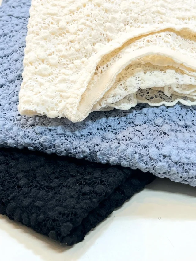 .
【NEW ARRIVAL】

#douxbleu

▫️コットンナイロンレースプルオーバー

color.ivory/blue/black

¥13,200(tax in)

ソフトな肌触りが魅力よレースカットソー

程よくゆとりのあるサイズ感で
大人も取り入れやすい一着。

膨らみのある生地で透け感も気になりにくく
インナーとしてはもちろん
タンクトップと合わせてトップス使いも◎

春らしい装いに活躍するマルチなアイテムです🌸

📦WEB STORE OPEN🚚
blessofbless.lifeの
プロフィールのURLからチェック📱
🌷初回ご購入限定🌷
¥1000割引クーポン配布【blesslife】

営業時間 
10:30-18:30
水曜定休日

#松山セレクトショップ
#blessofbless
#bless26ss